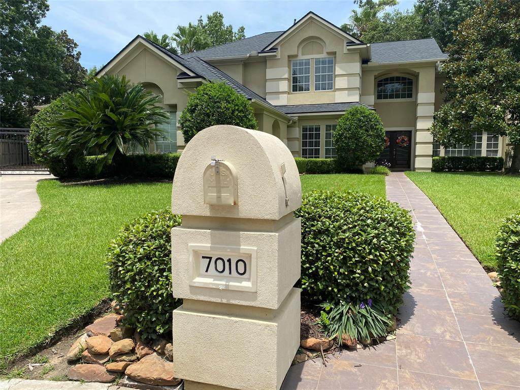 7010 Centre Oaks Drive - Photo 1
