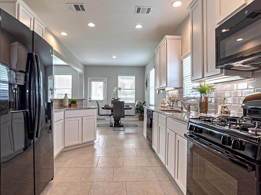 206 Scarlet Drive - Photo 1