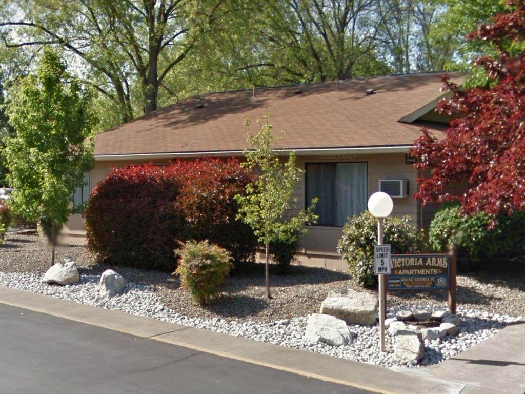 830 Ne Victoria St - Photo 1