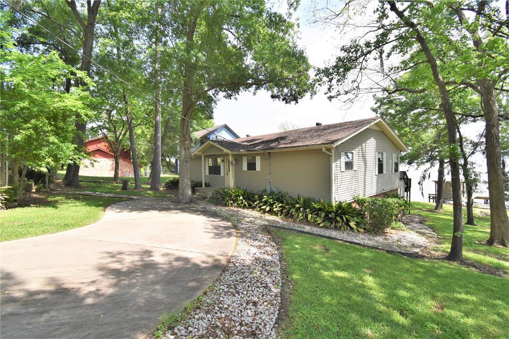 292 Edgewater Way - Photo 1