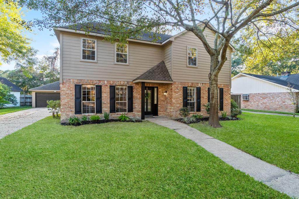 8122 17th Green Drive - Photo 1