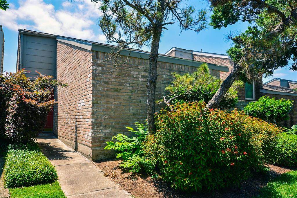 2012 Courtney Lane Drive - Photo 1