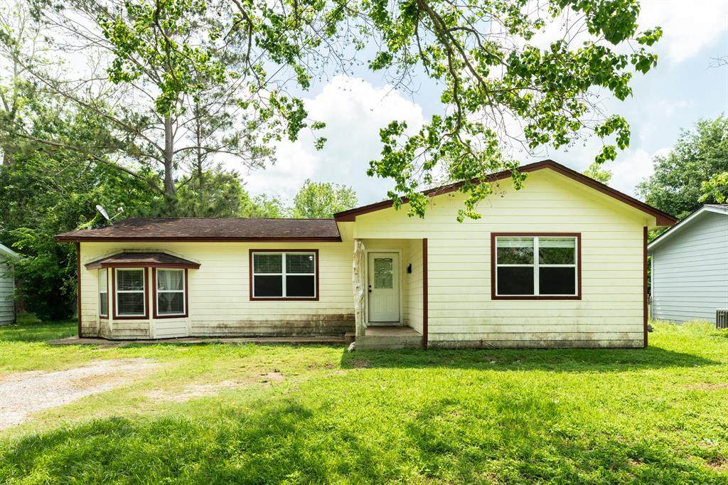 902 6th Street - Photo 1