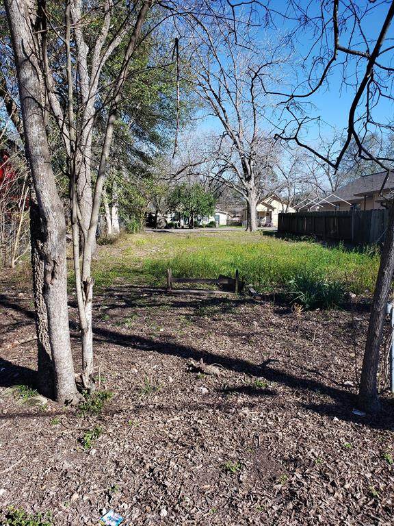 1610 6th Street - Photo 1