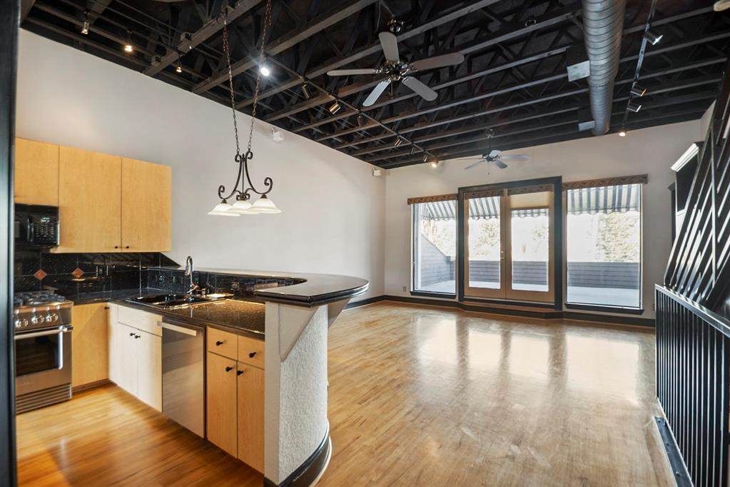 1010 Columbus Street - Photo 1