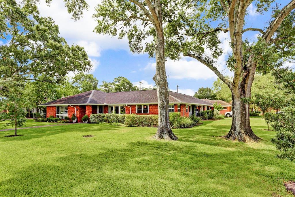 3831 Linkwood Drive - Photo 1