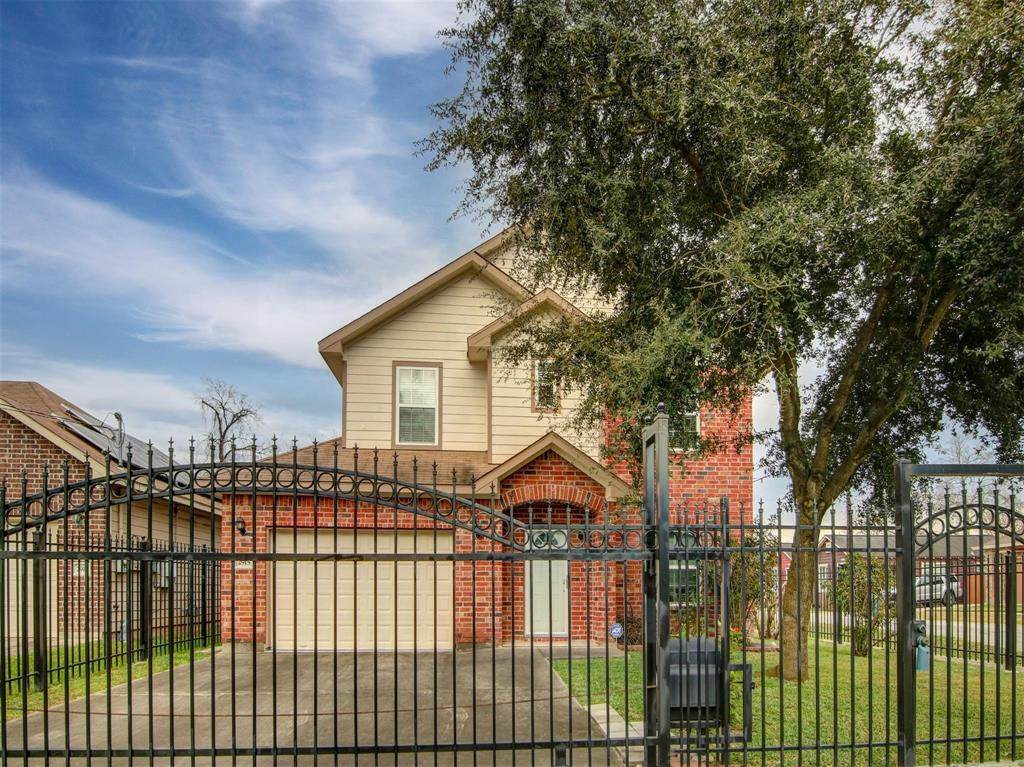 2915 Paige Street - Photo 1