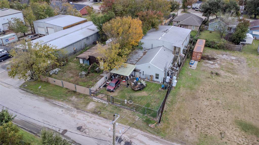 1120 Center Street - Photo 1