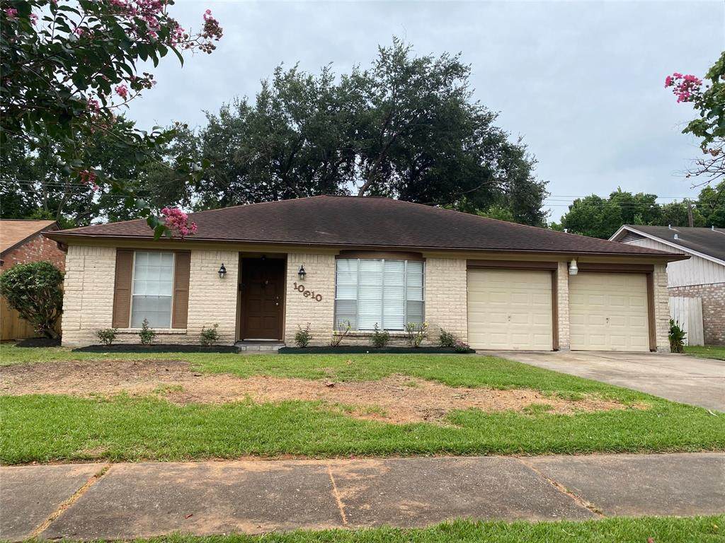 10610 Plainfield Street - Photo 1