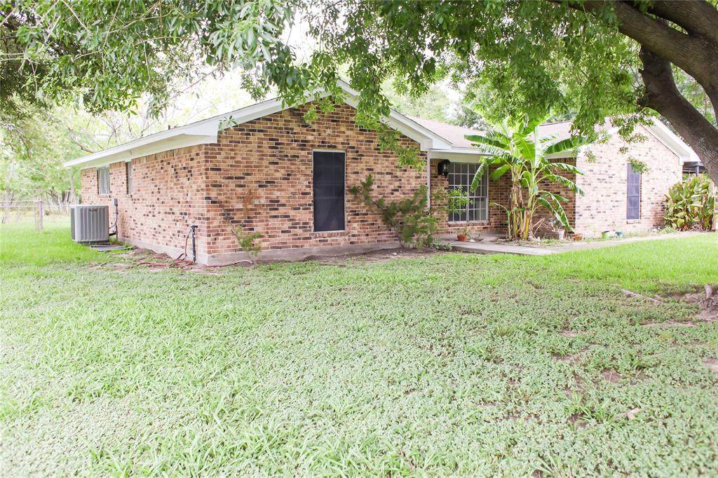 912 Robinson Road - Photo 1