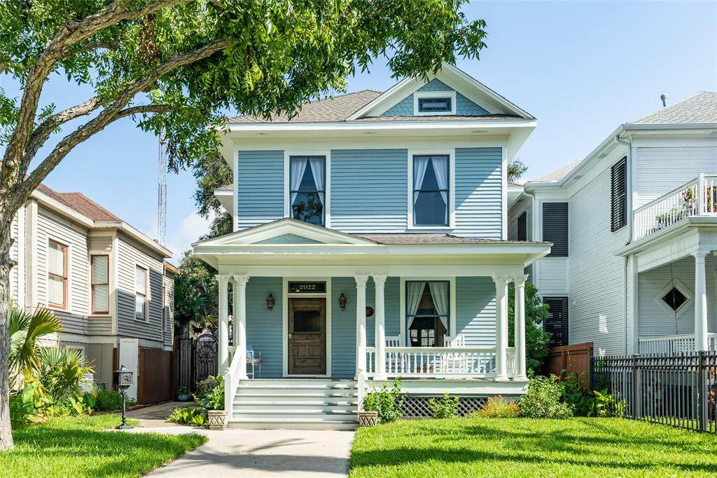 2922 Bernardo De Galvez - Photo 1