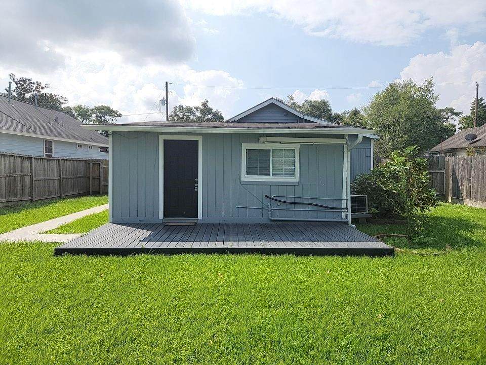 727 Yorkshire Street - Photo 1