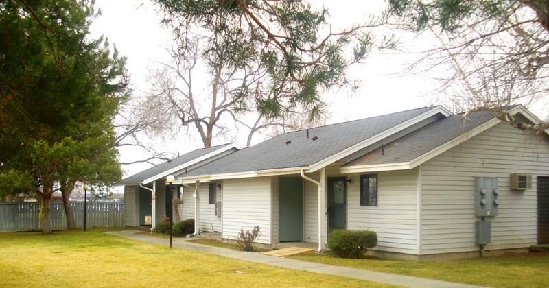906 4th Street - Photo 1