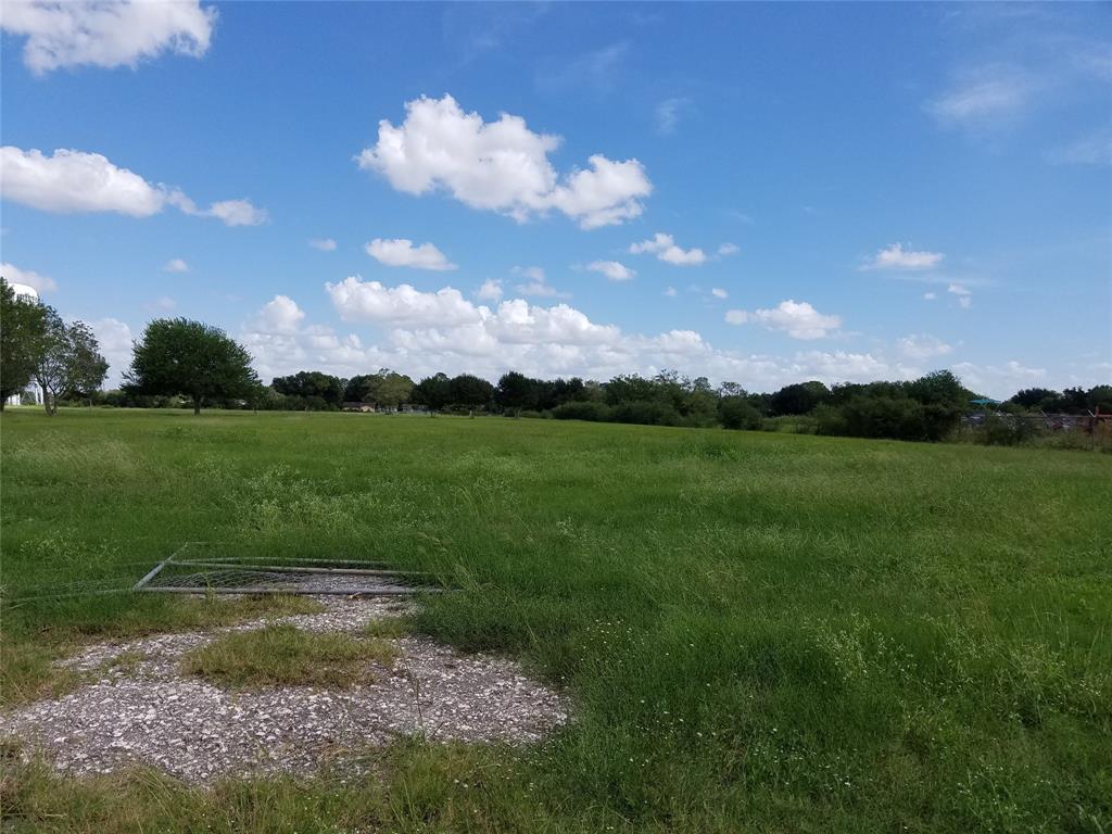 901 Blume Road - Photo 1