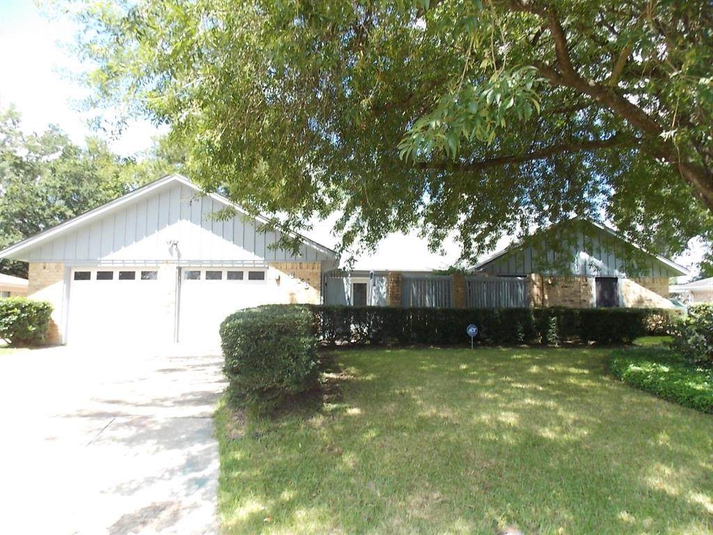 845 Nantucket Drive - Photo 1