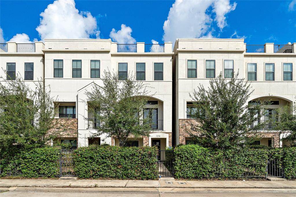 1216 Dallas Street - Photo 1