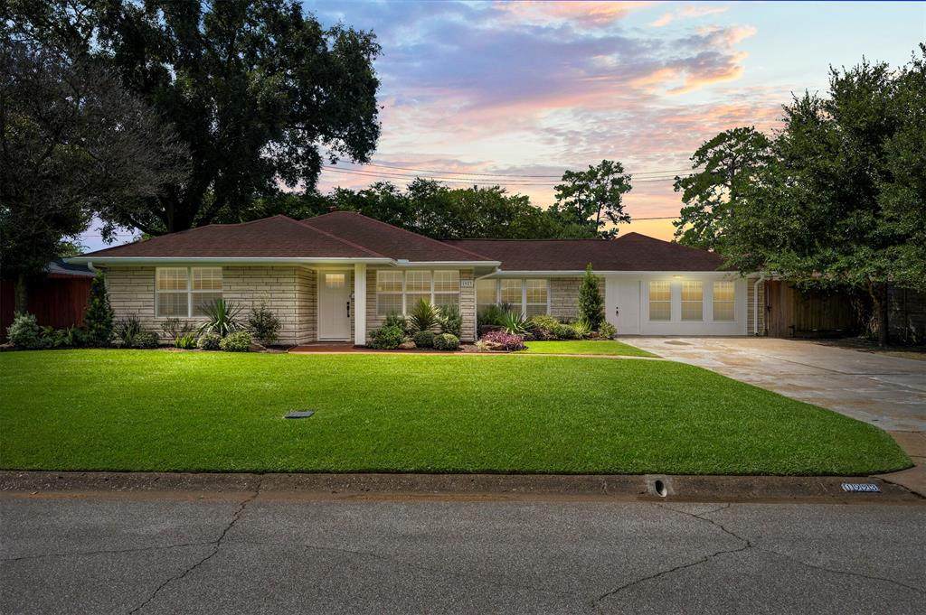 1923 De Milo Drive - Photo 1