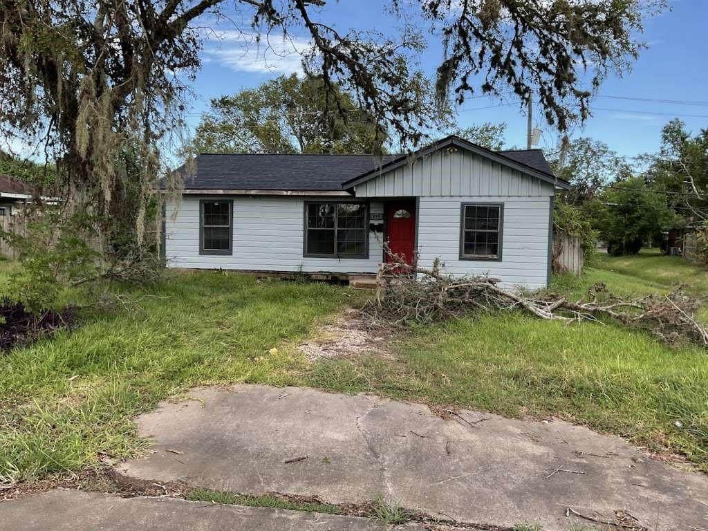 135 Huisache Street - Photo 1