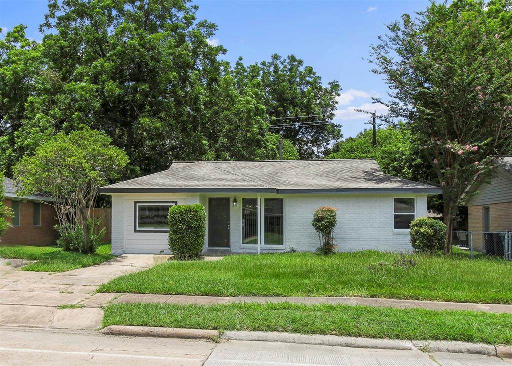 4602 43rd Street - Photo 1