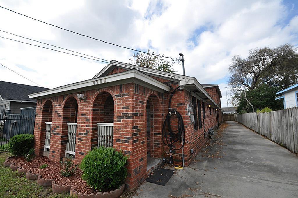 4709 Sharman Street - Photo 1