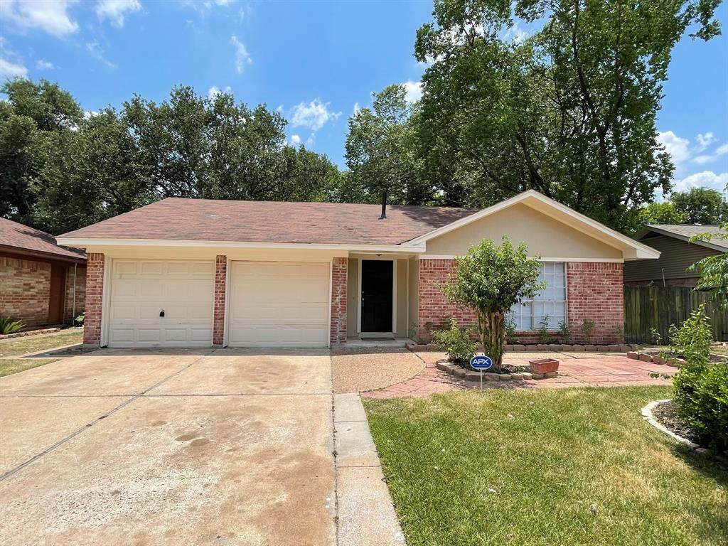 202 Coach Lamp Lane - Photo 1