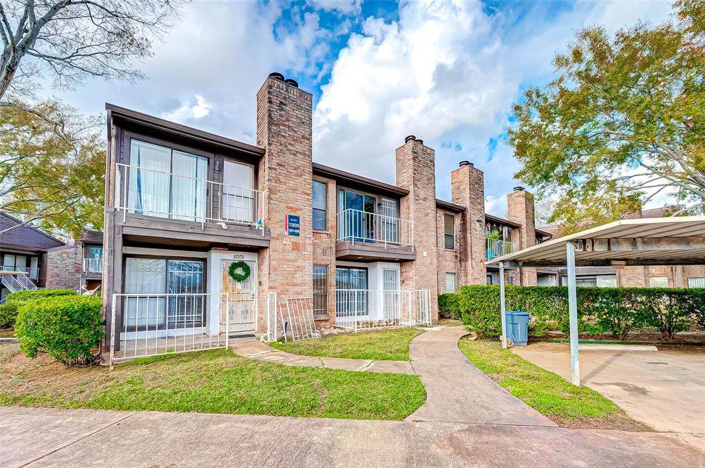 6633 Airport Boulevard - Photo 1