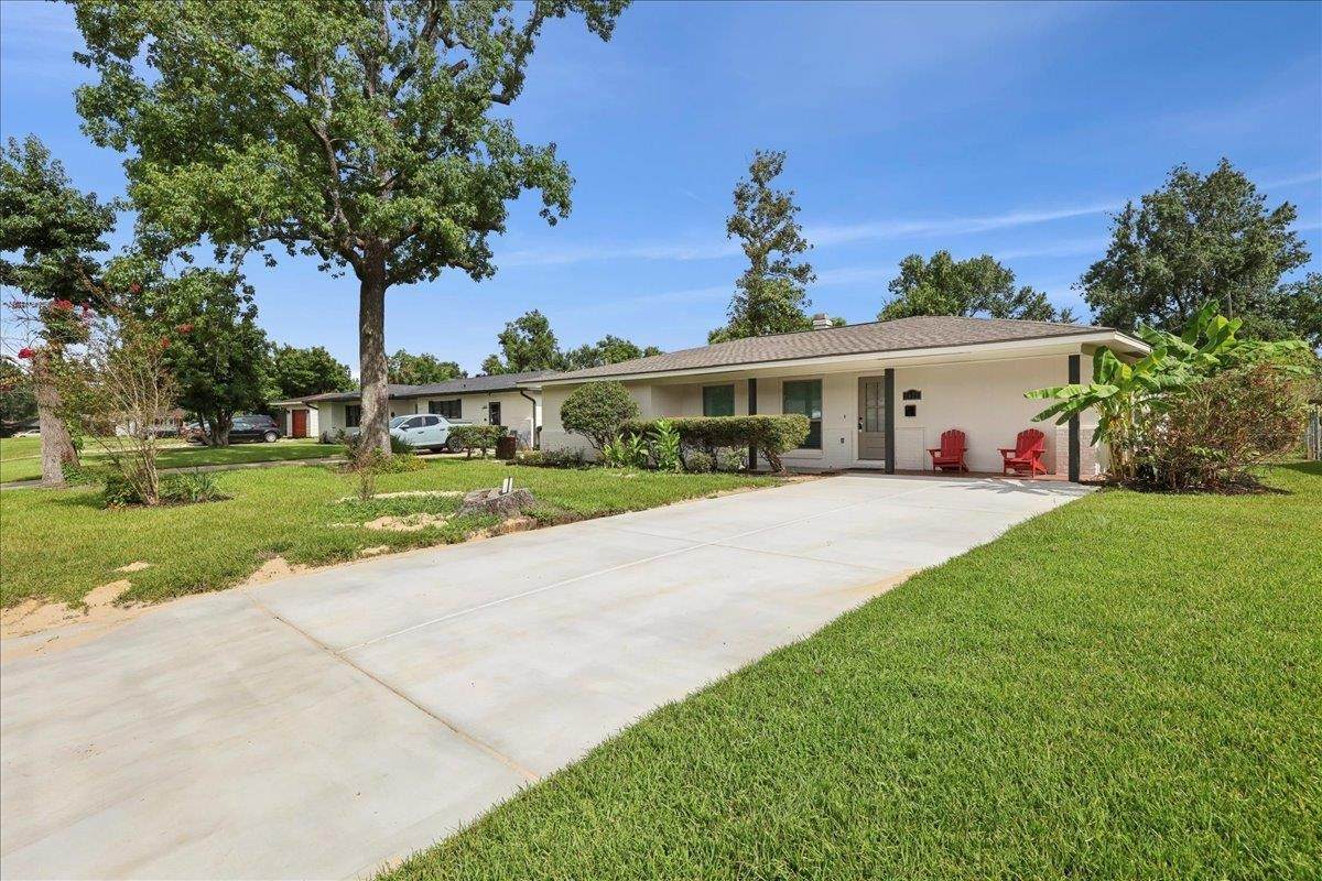 5475 Sunbury Drive - Photo 1