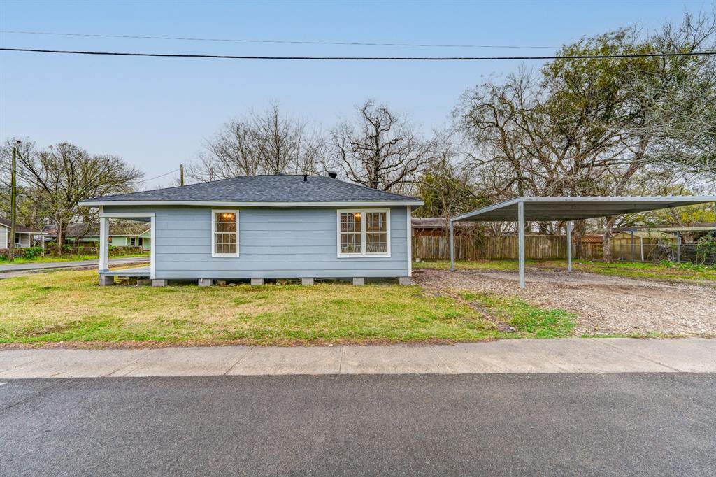 211 Francis Street - Photo 1