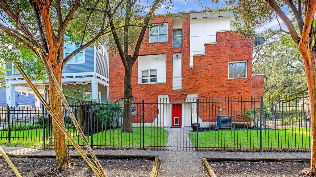 204 Marshall St Street - Photo 1