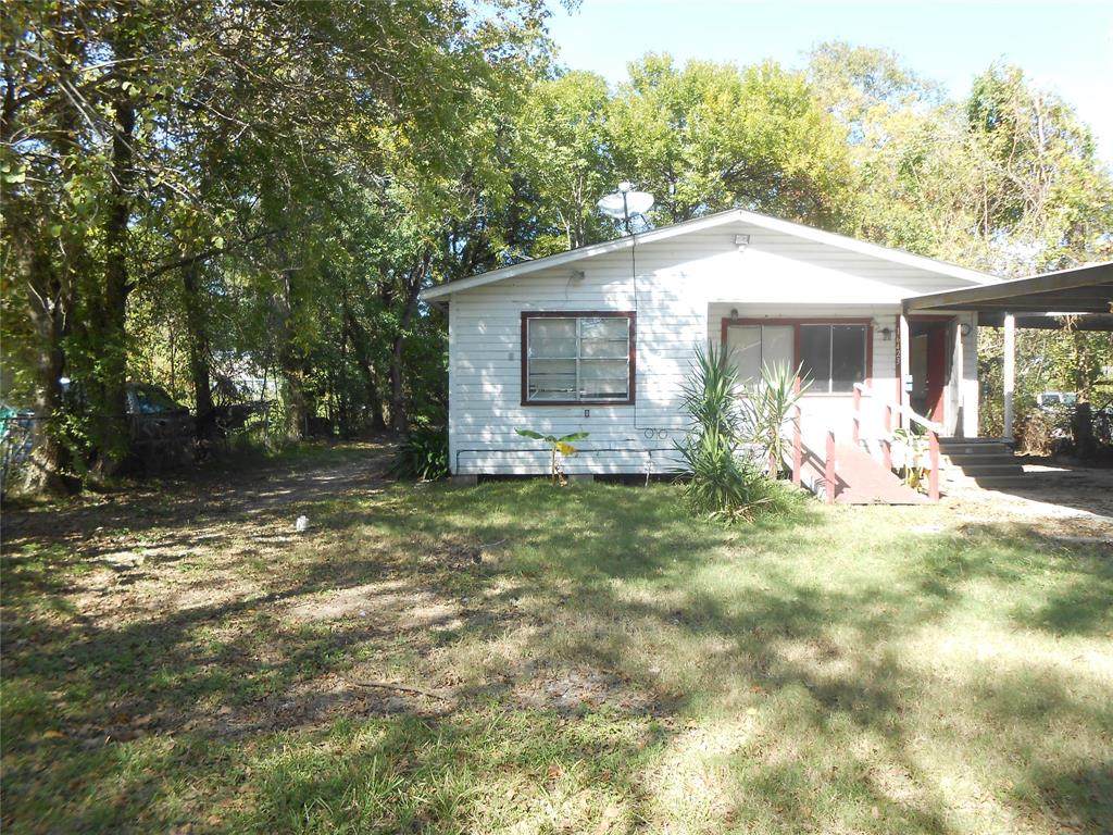 16423 Pecan Street - Photo 1