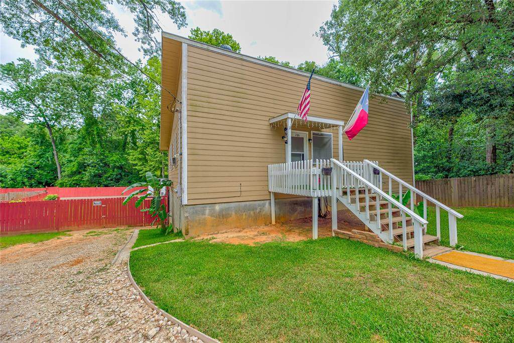 706 Houston Avenue - Photo 1