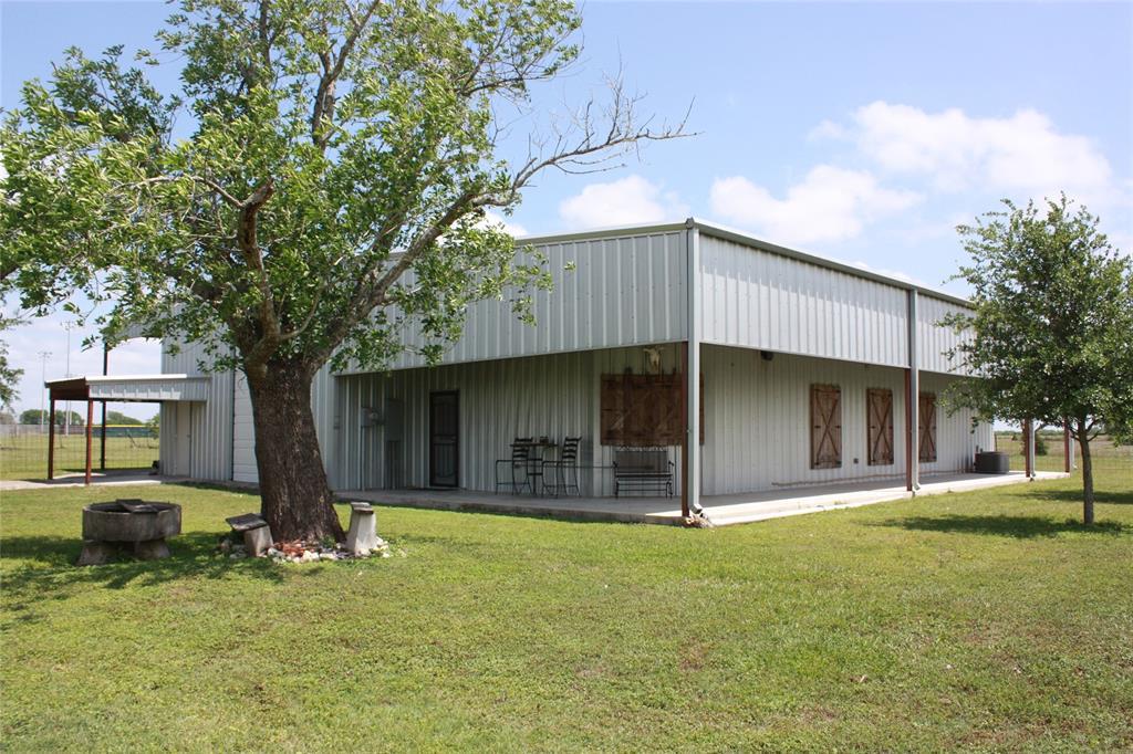 2074 Fm 616 - Photo 1