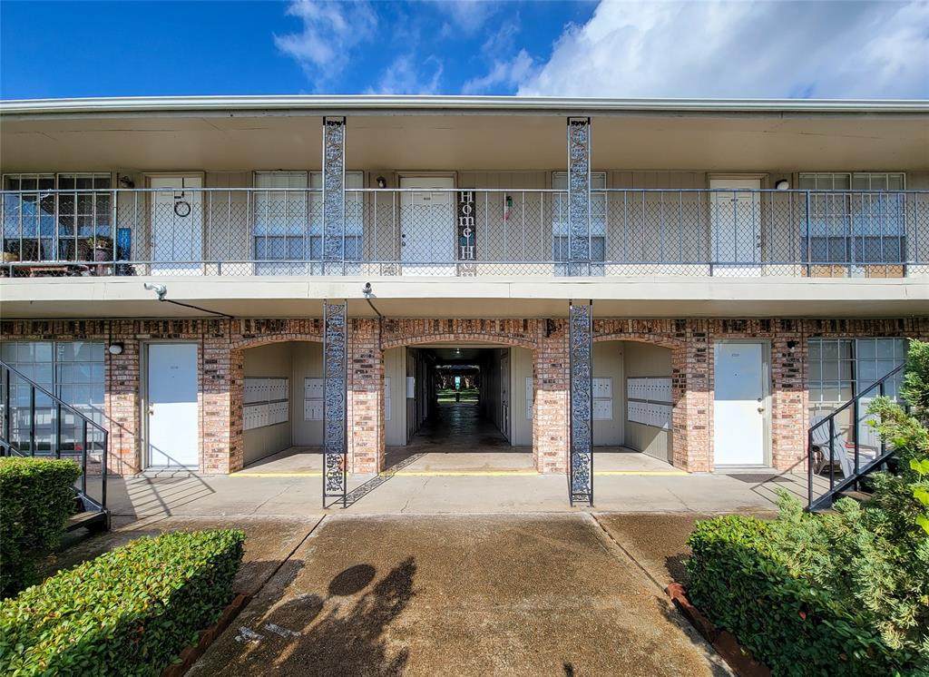 5252 Twin City Highway - Photo 1