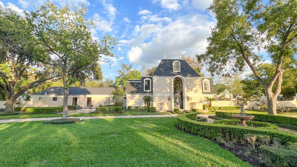 372 Robbins Drive - Photo 1