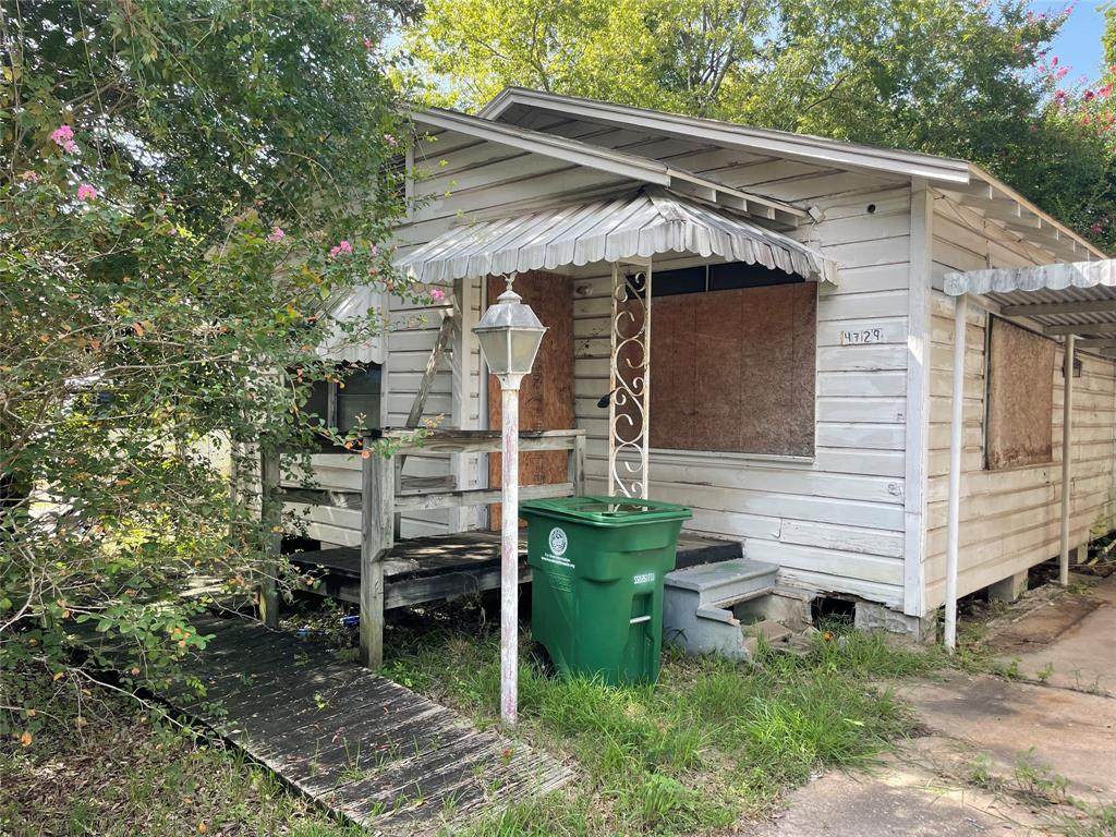 4729 Coke Street - Photo 1