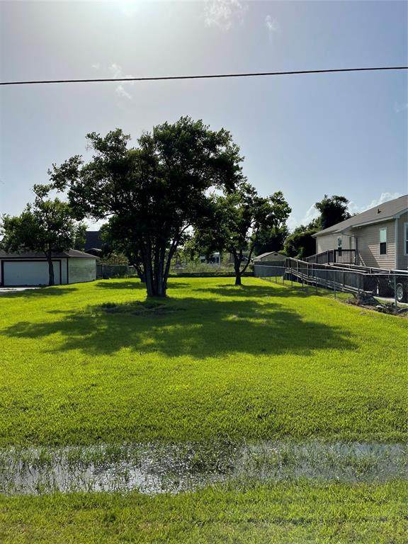 638 6th Street - Photo 1
