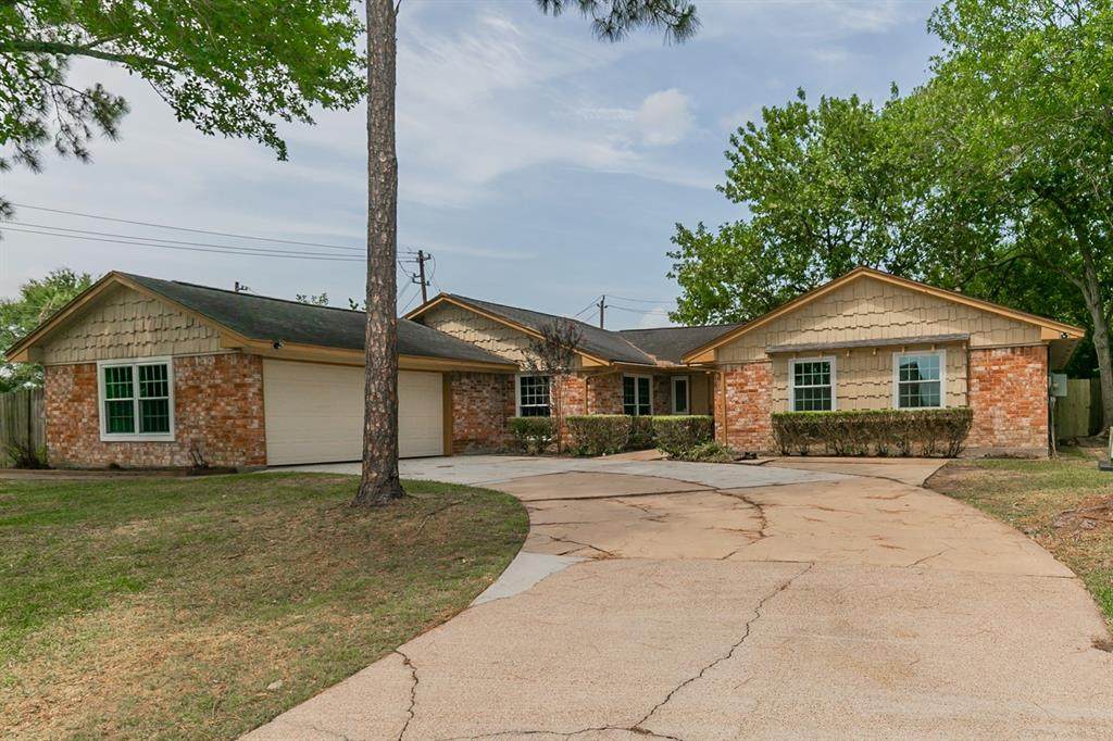 2903 Cypress Point Drive - Photo 1