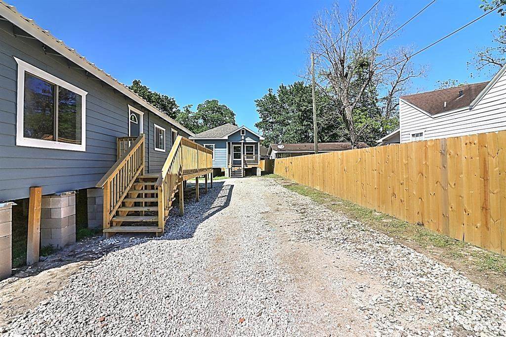 7921 Brays Street - Photo 1