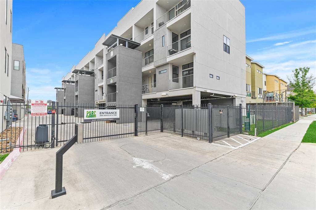 2401 Crawford Street - Photo 1