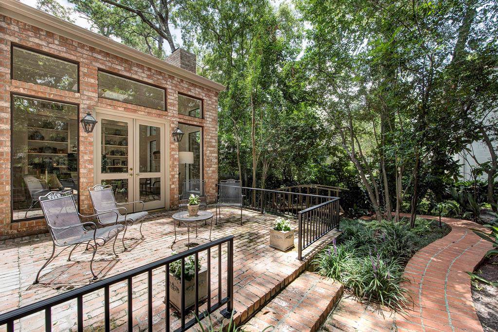 2 Sugarberry Circle - Photo 1