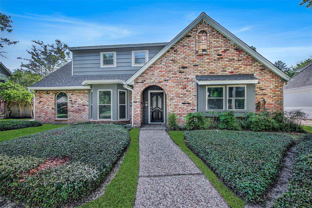 910 Forest Lake Drive - Photo 1