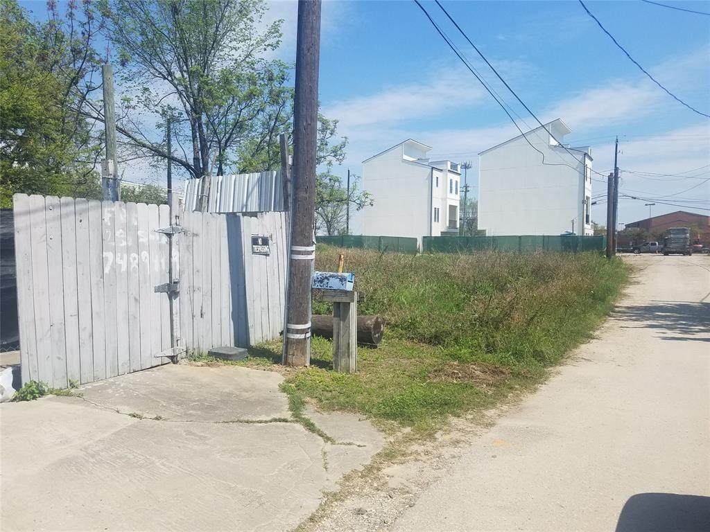 2609 Grayson Street - Photo 1