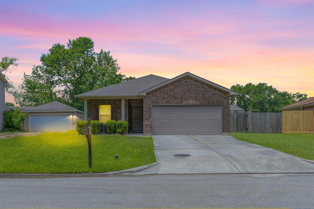 454 Fishhawk Way - Photo 1
