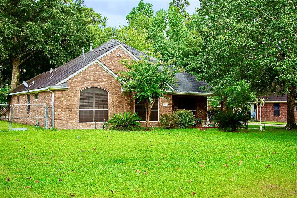 1006 Fairbanks Drive - Photo 1