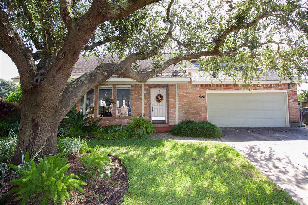 44 Lakeview Drive - Photo 1
