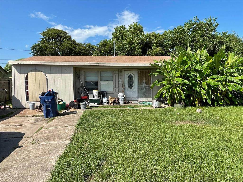 806 12th Street - Photo 1