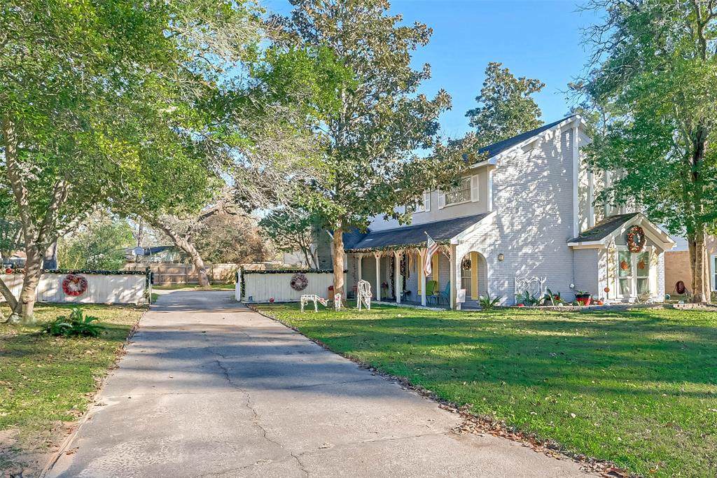107 Carriage Lane - Photo 1