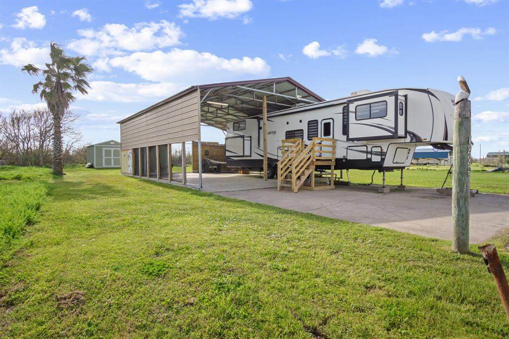1009 Head Hunter Drive - Photo 1