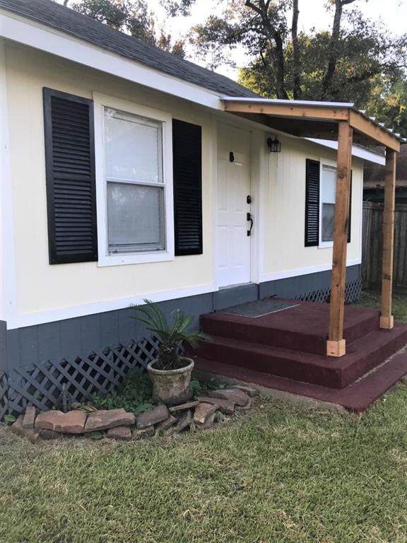 903 Valderas Street - Photo 1