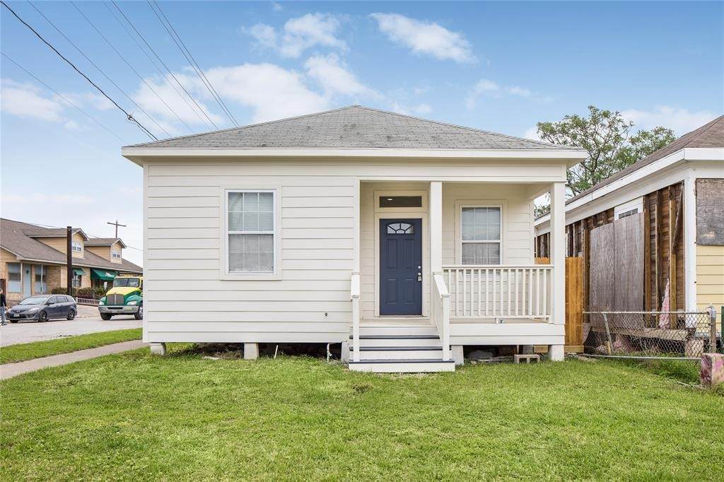 702 40th Street - Photo 1